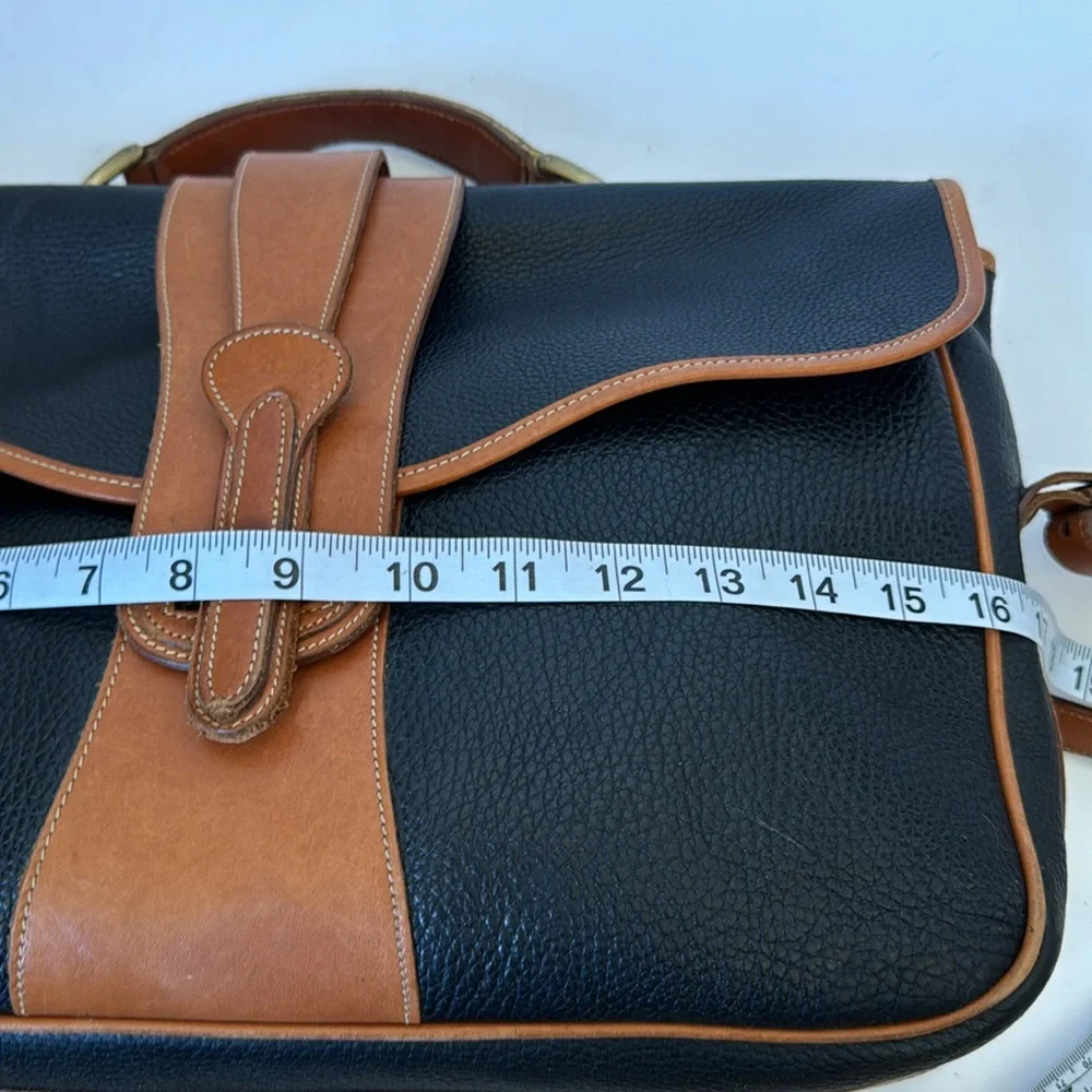 Vintage Dooney & Bourke messenger bag